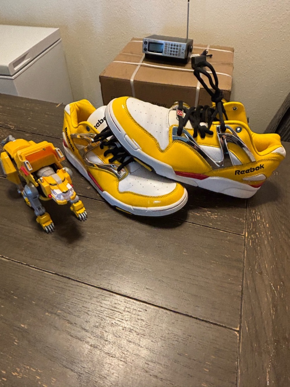 Reebok Voltron’s leather Yellow, red,White & Black Low-Top Sneakers